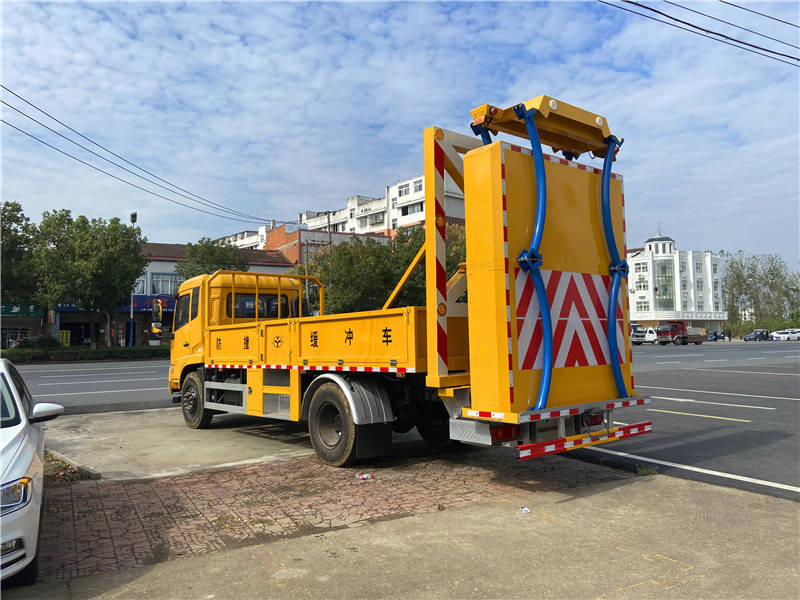 守護生命與安全的移動屏障 100k高速專用防撞車、東風安全防撞車、天錦防撞緩沖車與救護車的綜合解析